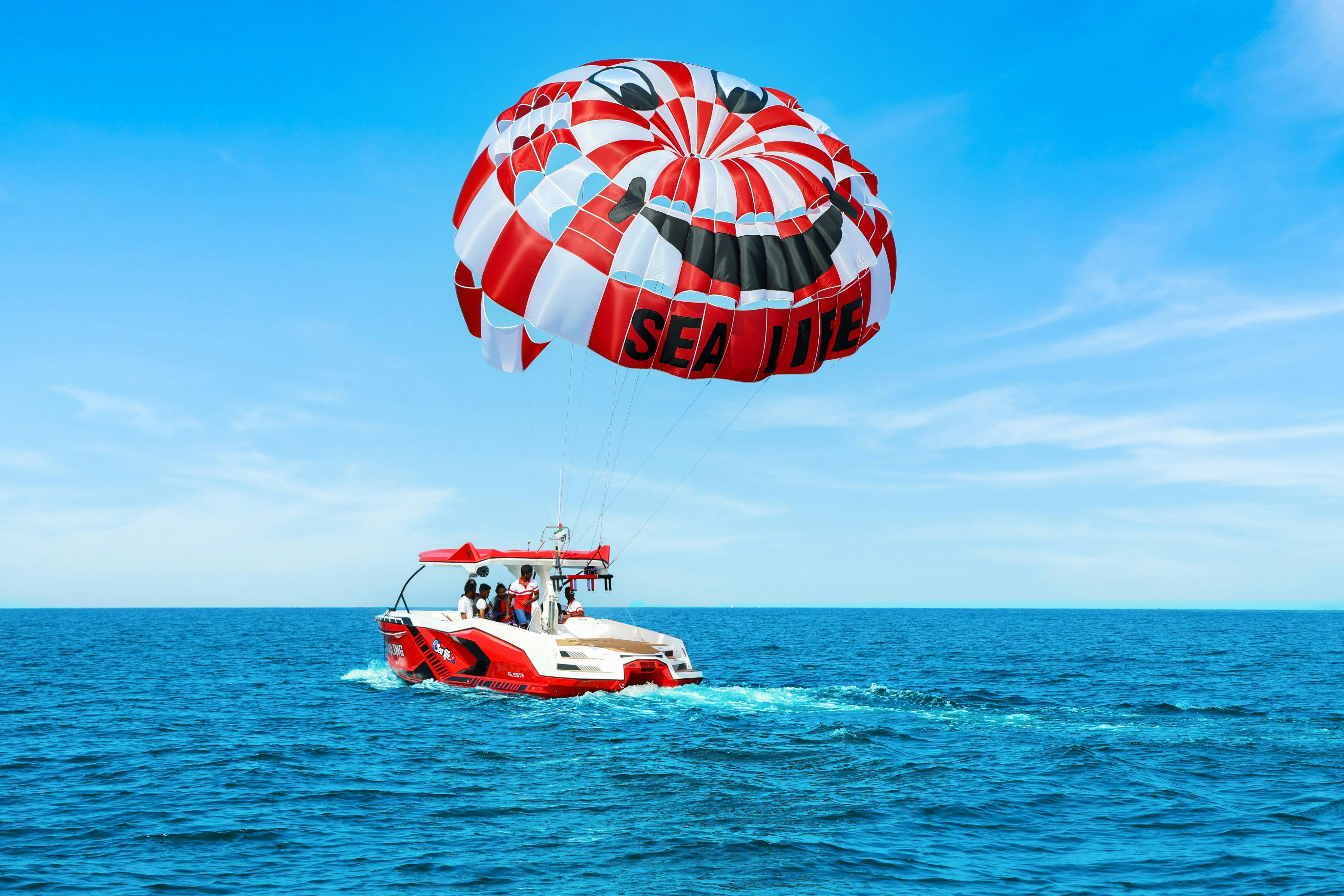 Dubai: Palm & JBR View Parasailing Experience - Photo 1 of 4